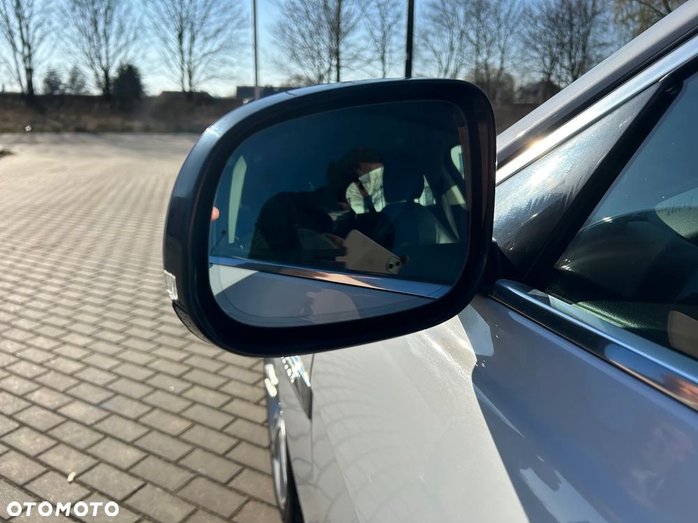 Jaguar XE 2.0 D Portfolio - 19