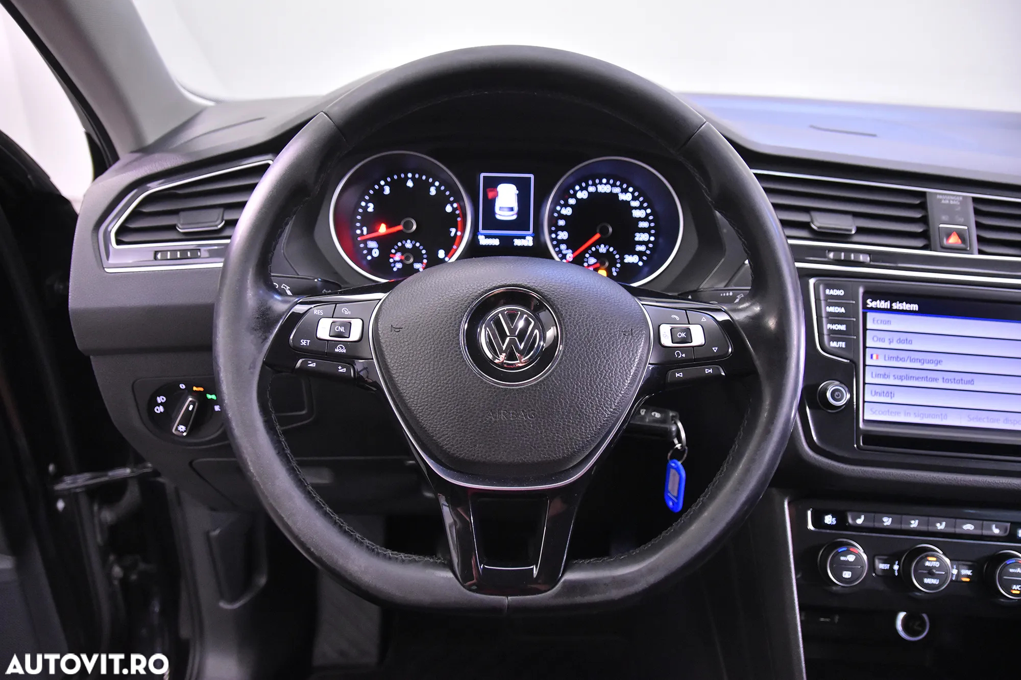 Volkswagen Tiguan - 16