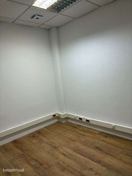 Gabinetes e escritórios para arrendamento em Olival Basto - Odivelas - Grande imagem: 2/10