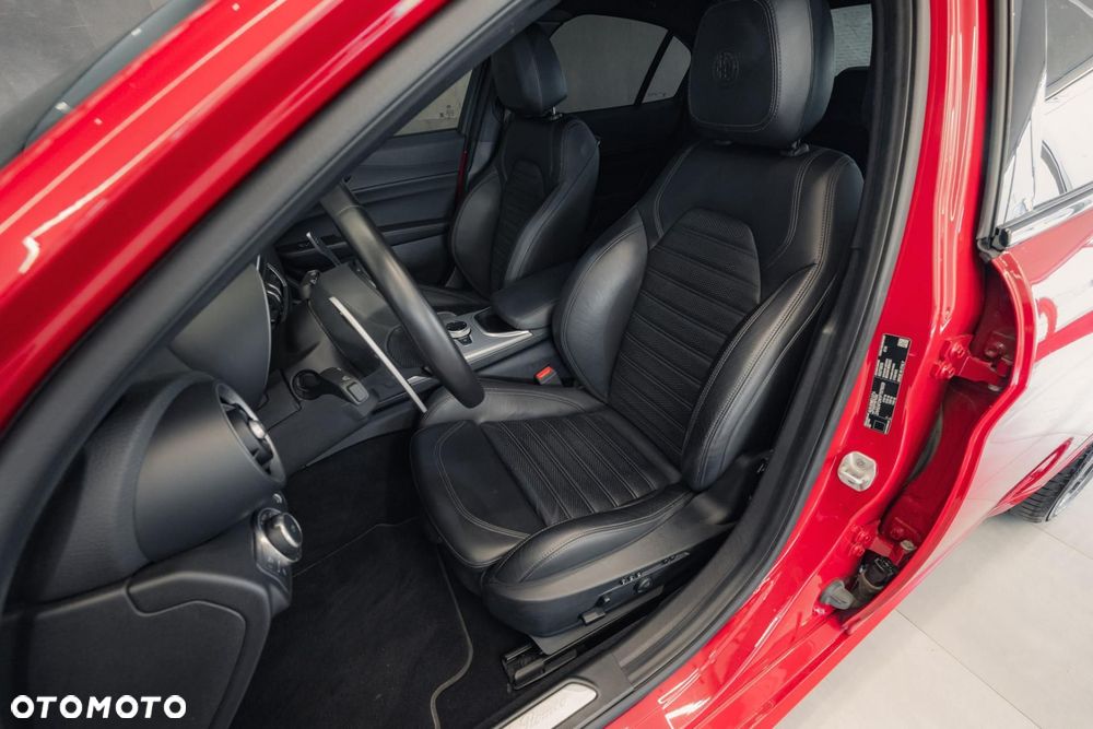 Alfa Romeo Giulia 2.0 Turbo Veloce Q4 - 13