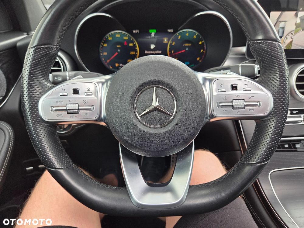 Mercedes-Benz GLC 200 4Matic 9G-TRONIC AMG Line Plus - 32