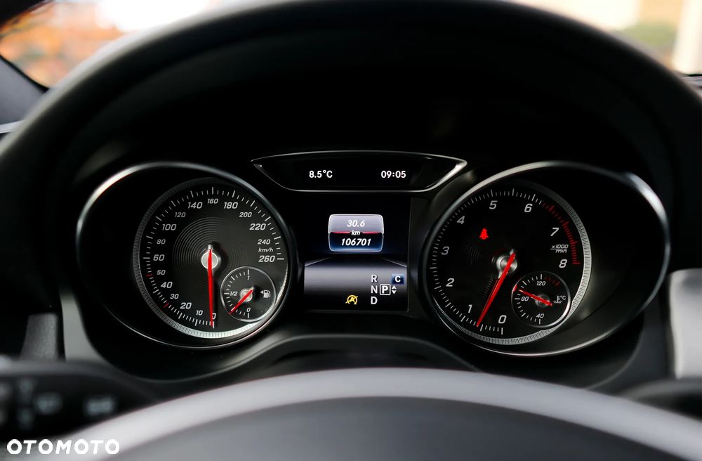 Mercedes-Benz GLA 220 4-Matic AMG Line - 11