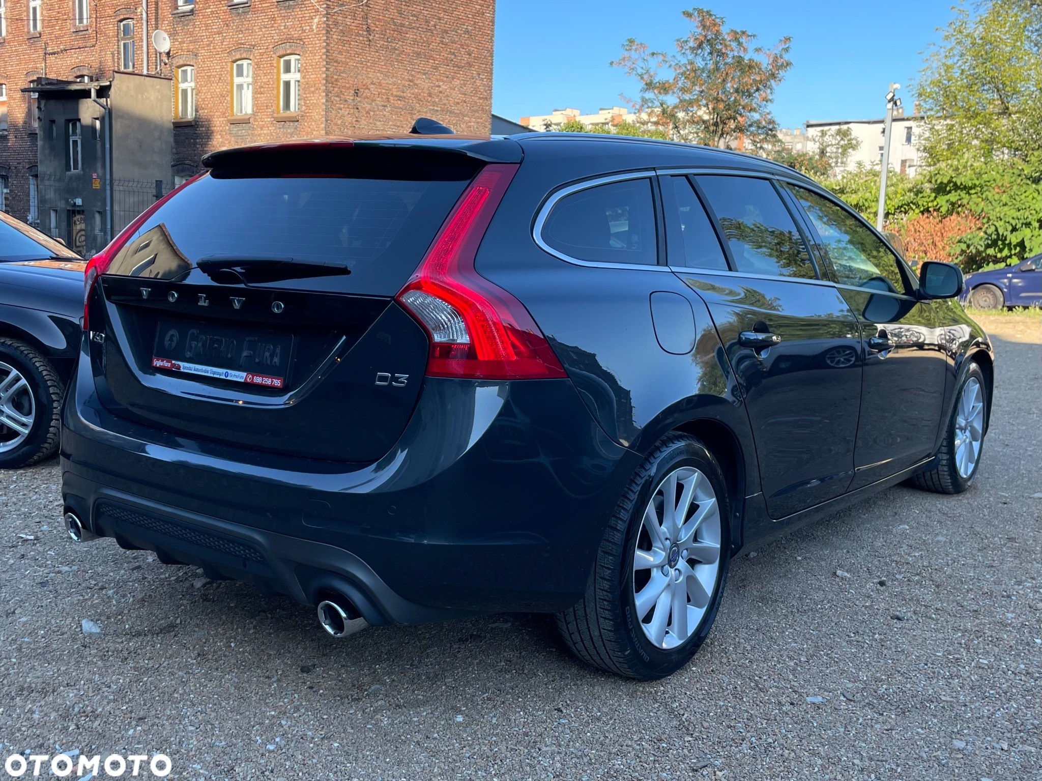 Volvo V60 D3 AWD R-Design - 8