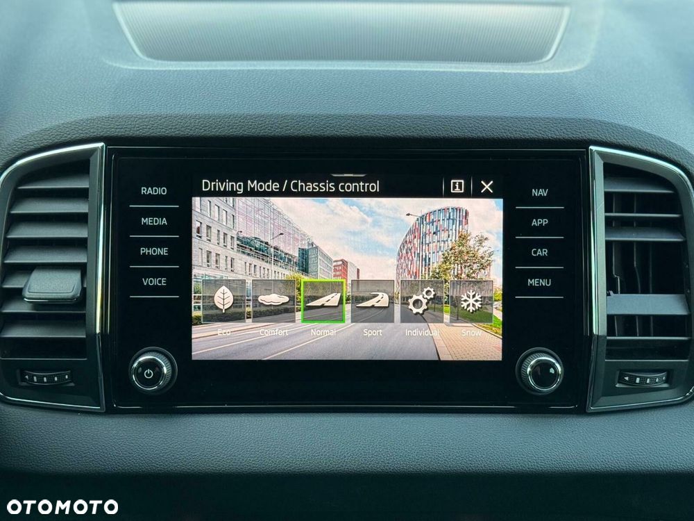 Skoda Karoq 2.0 TDI SCR 4x4 Style DSG - 23