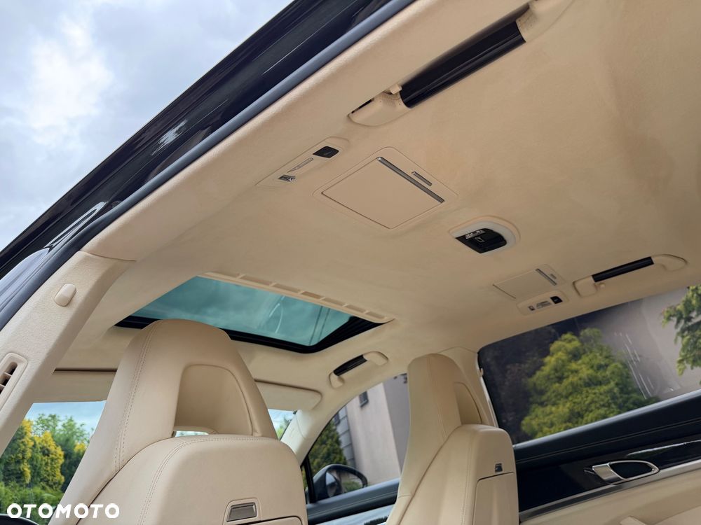 Porsche Panamera Turbo Executive - 22