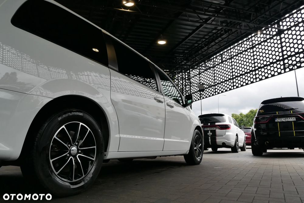 Dodge Grand Caravan - 33