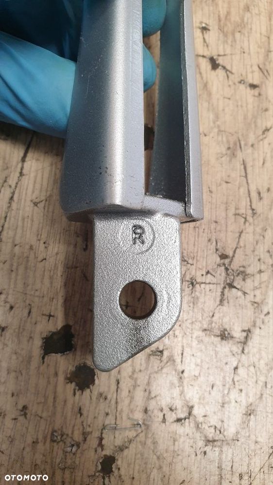 Oryginalny Podnóżek Prawy Suzuki RG50 TS50  43530-04702 - 9