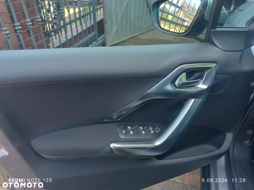 Peugeot 2008 1.5 BlueHDi Allure S&S - 19