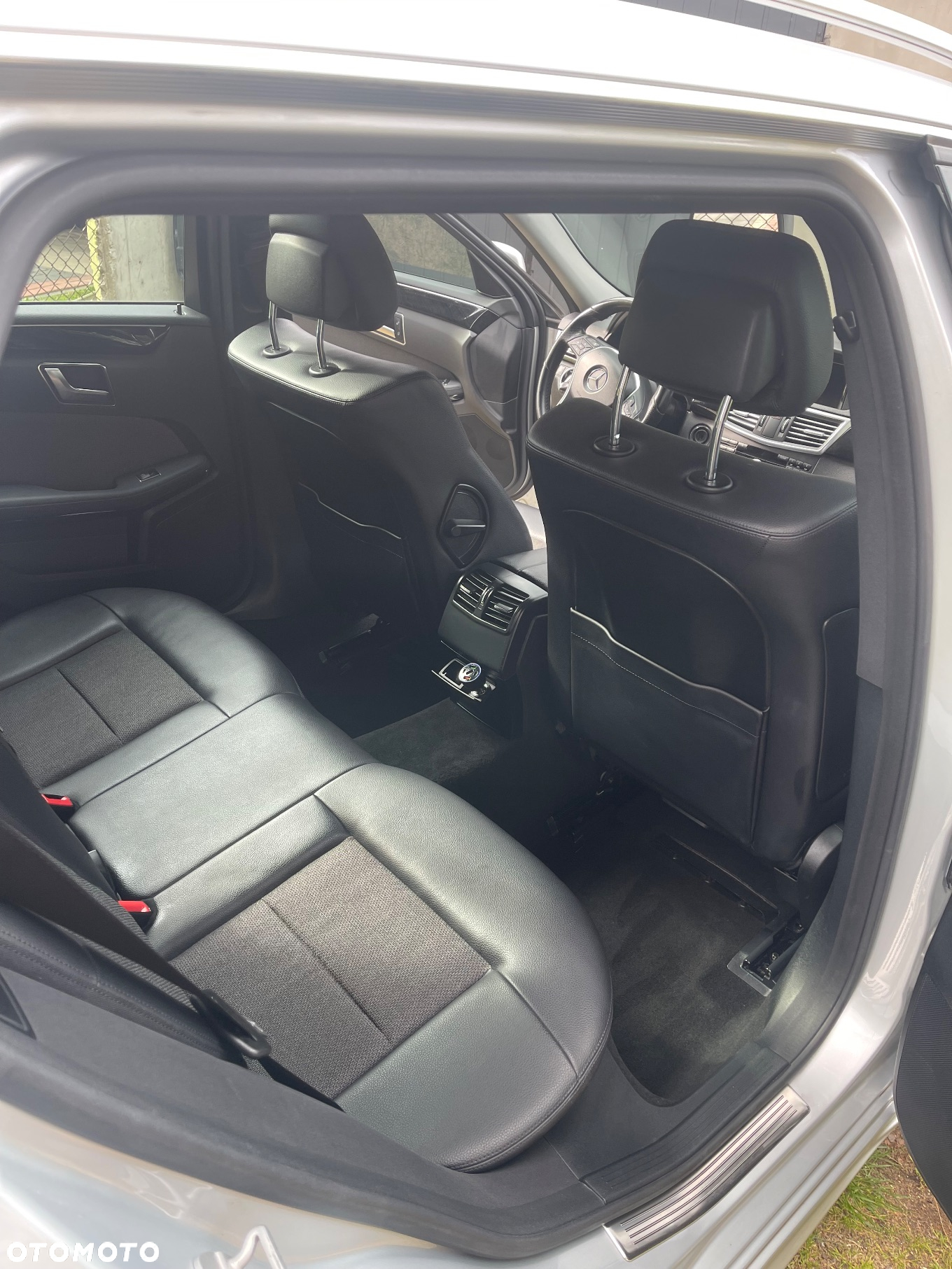 Mercedes-Benz Klasa E 220 T CDI DPF BlueEFFICIENCY 7G-TRONIC Avantgarde - 25