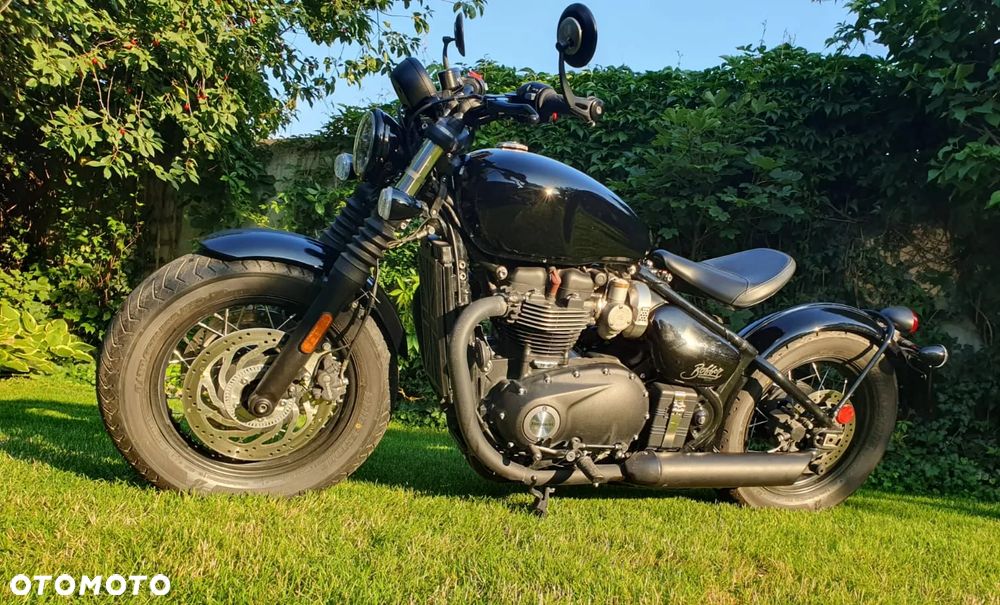 Triumph Bonneville Bobber - 3