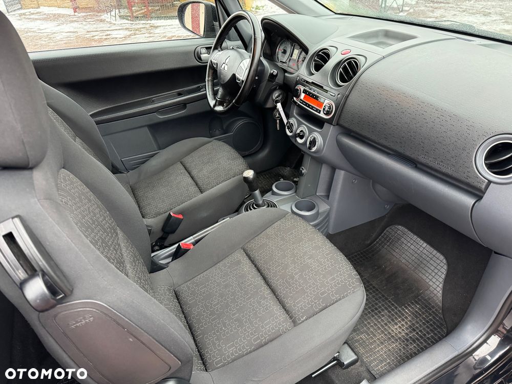 Mitsubishi Colt - 18