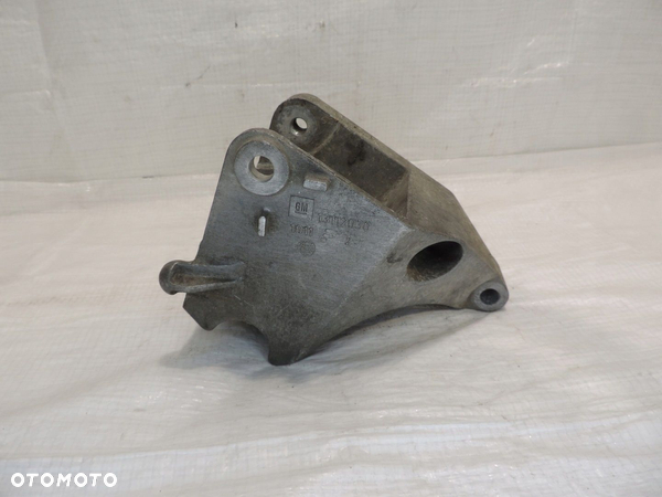 ŁAPA SKRZYNI OPEL VECTRA C 1.9CDTI 13112030