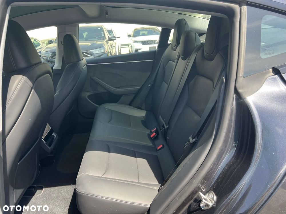 Tesla Model 3 - 10