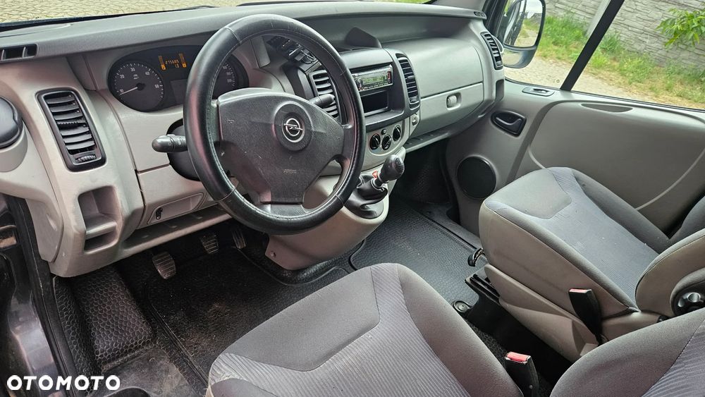 Opel Vivaro - 10