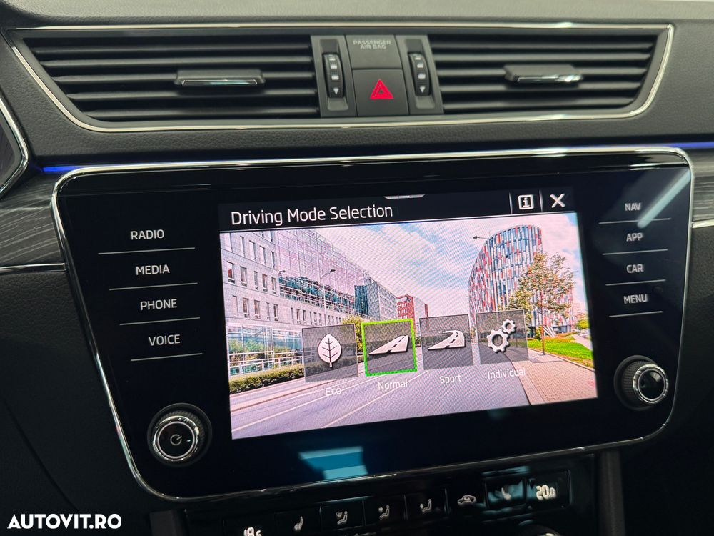 Skoda Superb 2.0 TDI DSG Style - 36