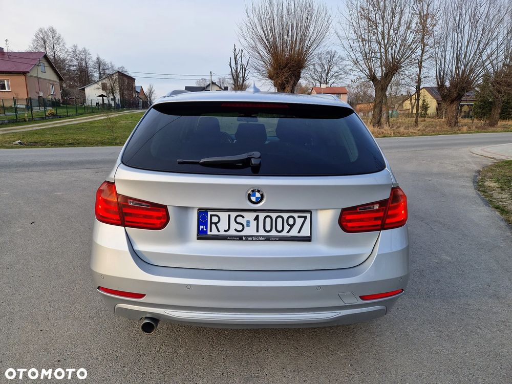 BMW Seria 3 320d xDrive - 13