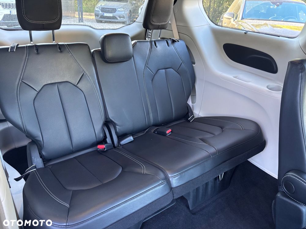 Chrysler Pacifica - 22