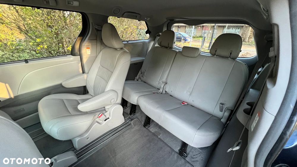 Toyota Sienna - 13