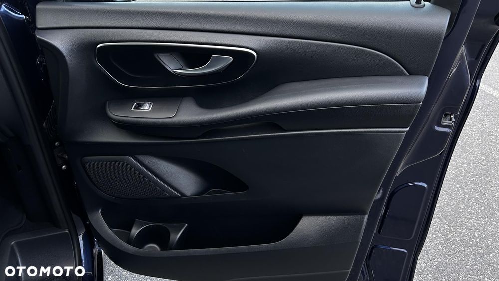 Mercedes-Benz Klasa V - 22