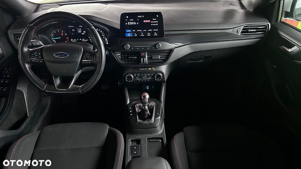 Ford Focus 1.5 EcoBoost ST-Line - 12