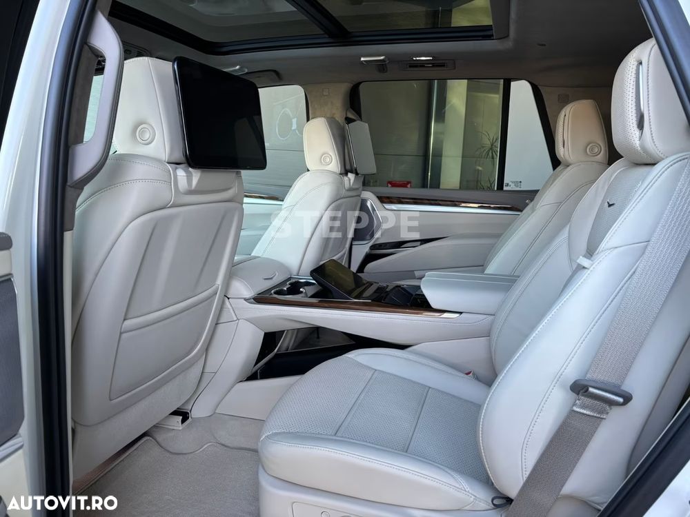 Cadillac Escalade - 1