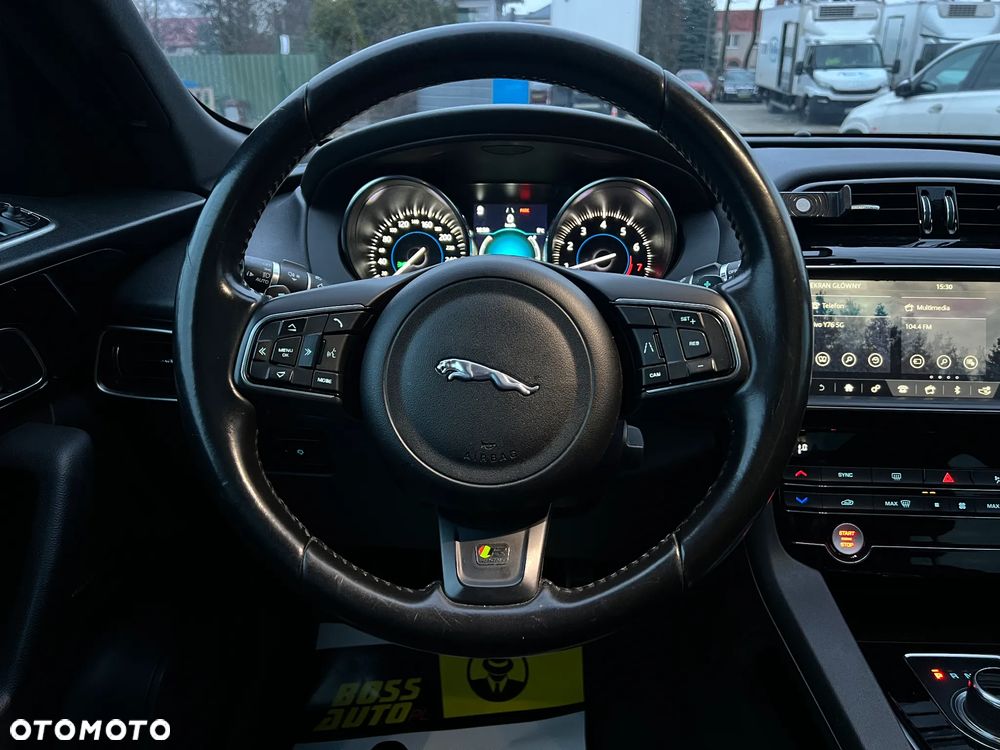 Jaguar F-Pace 25t AWD Prestige - 13