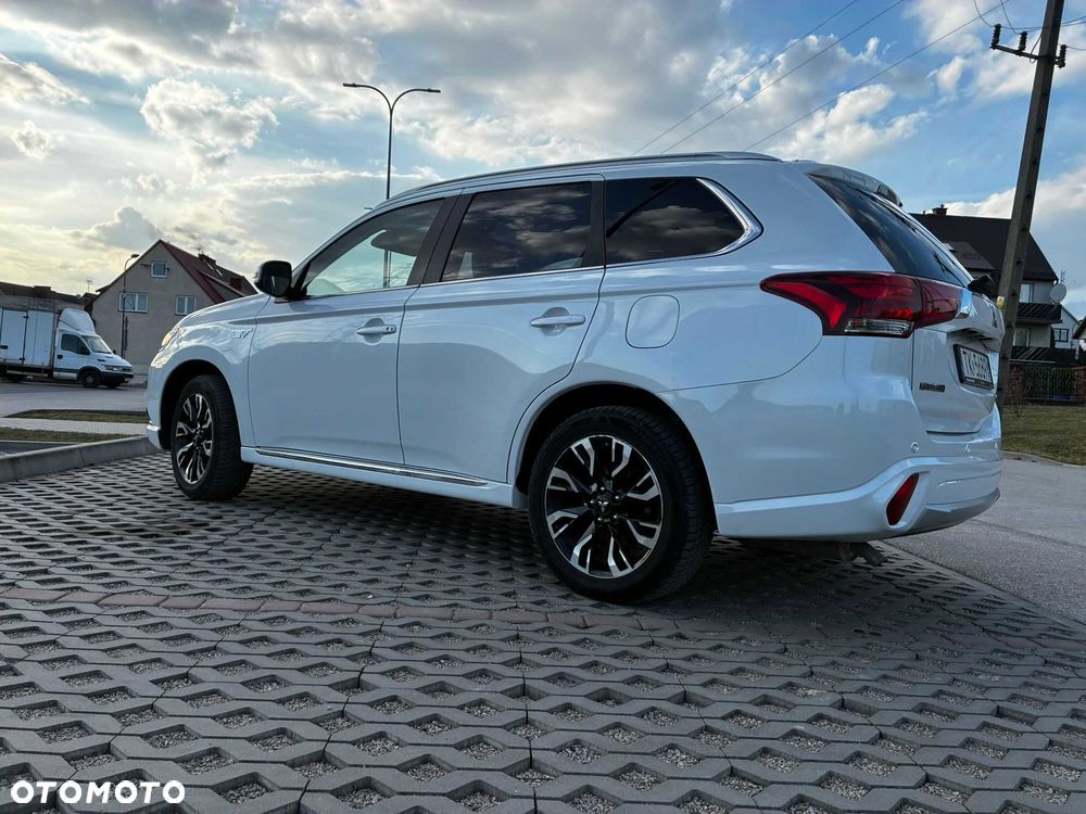 Mitsubishi Outlander - 1