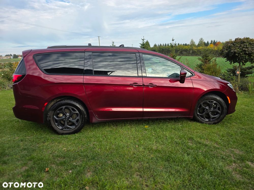 Chrysler Pacifica - 16