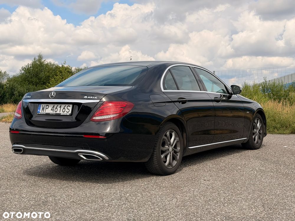 Mercedes-Benz Klasa E 220 d 4-Matic 9G-TRONIC - 11