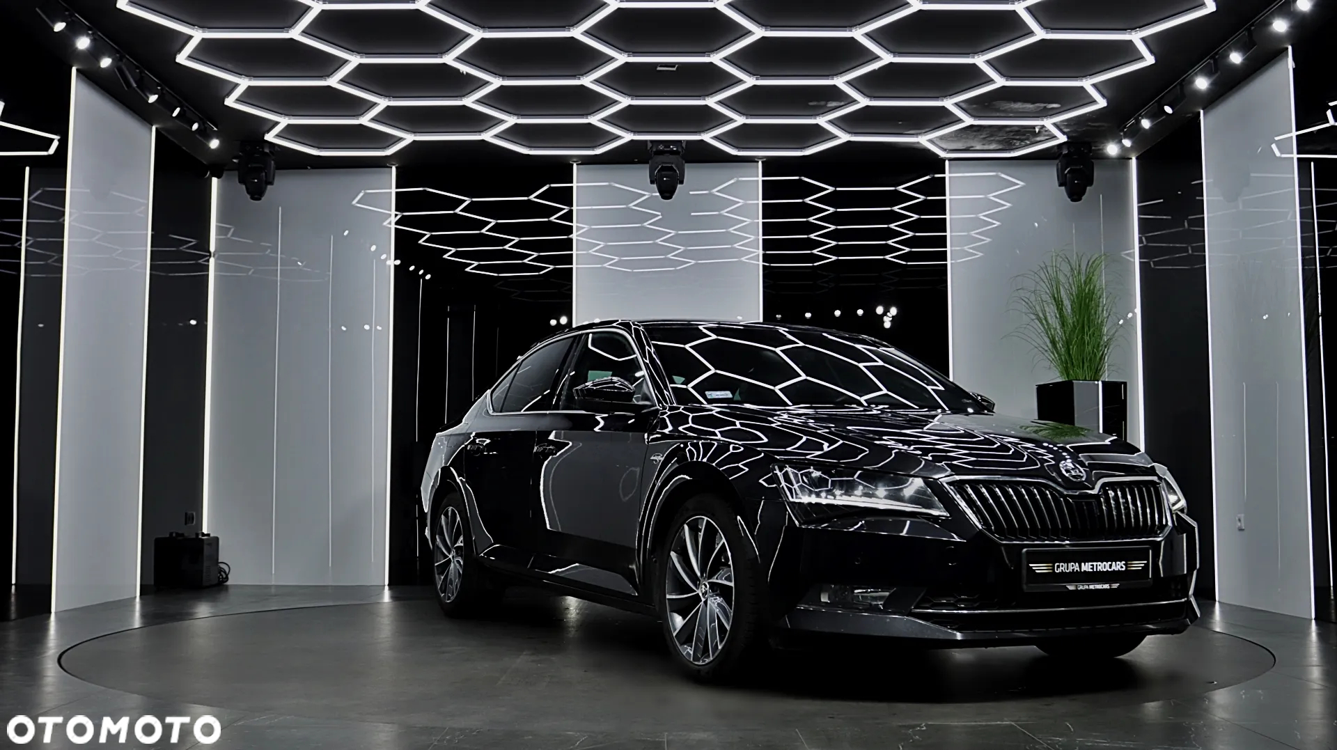 Skoda Superb 2.0 TDI L&K DSG - 14