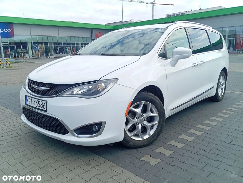 Chrysler Pacifica - 2
