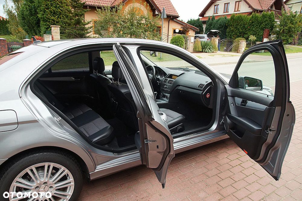 Mercedes-Benz Klasa C 180 CGI BlueEff Avantgarde - 22