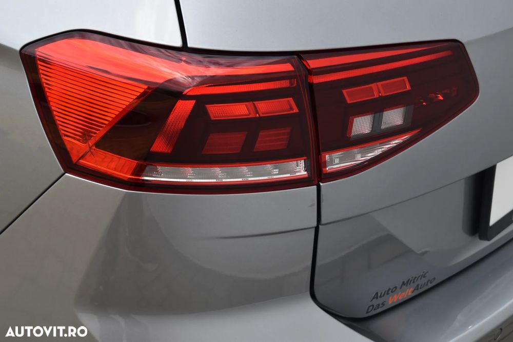 Volkswagen Passat Variant 2.0 TDI 4Mot DSG Highline - 16