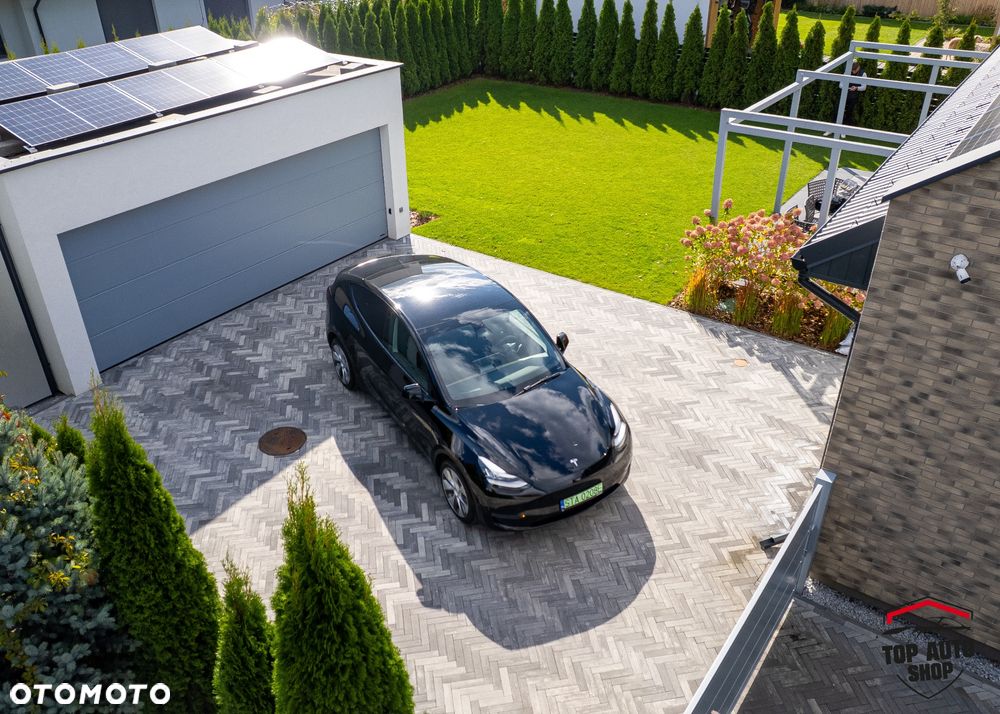Tesla Y Long Range AWD - 11