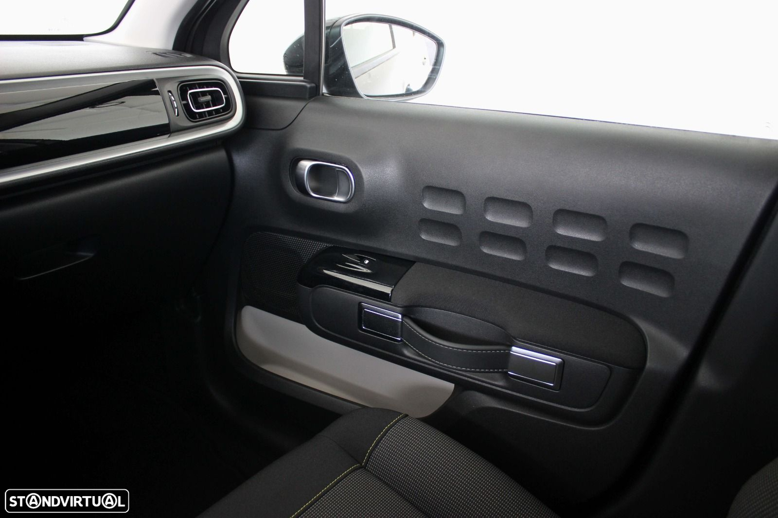 Citroën C3 1.2 PureTech Shine EAT6 - 28