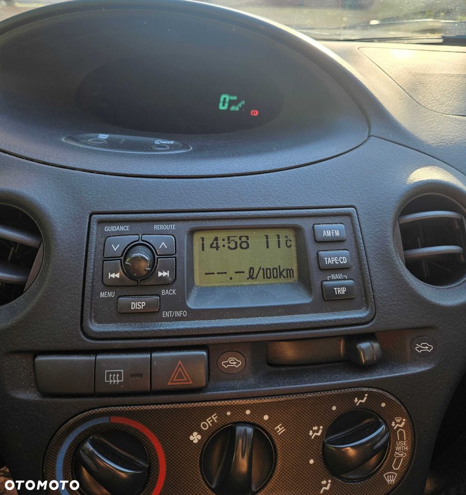 Toyota Yaris - 8