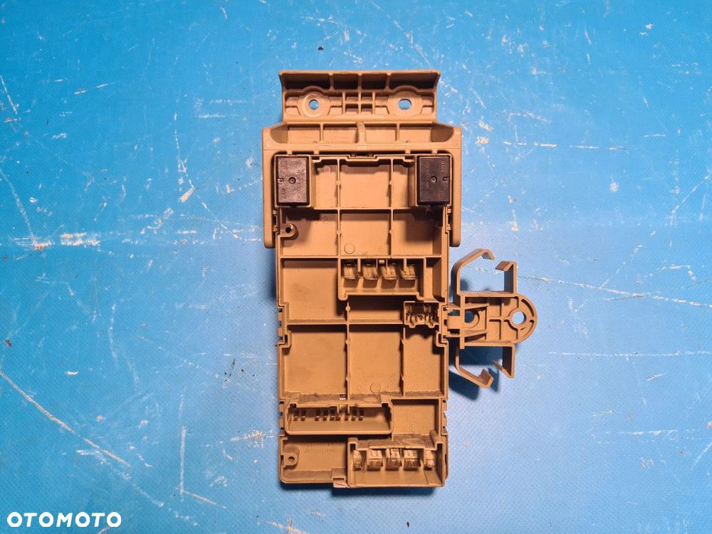 SKRZYNKA BEZPIECZNIKÓW 2.0D SUBARU IMPREZA III GH - 5
