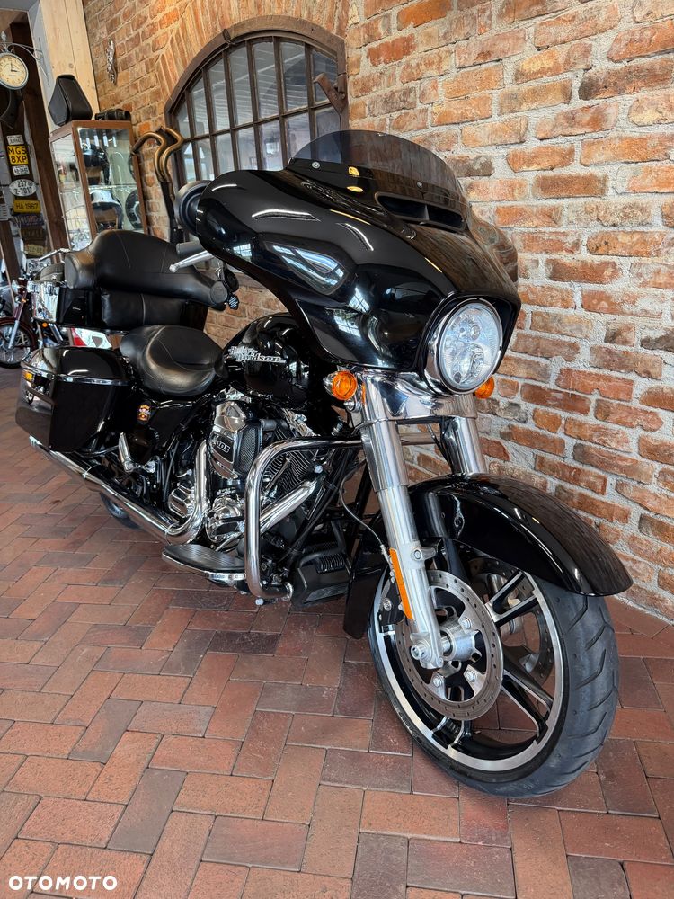 Harley-Davidson Touring Street Glide - 2