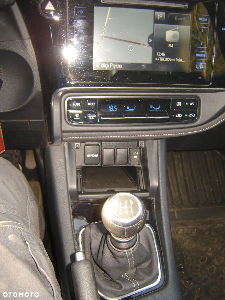 Toyota Auris 1.6 Premium - 36