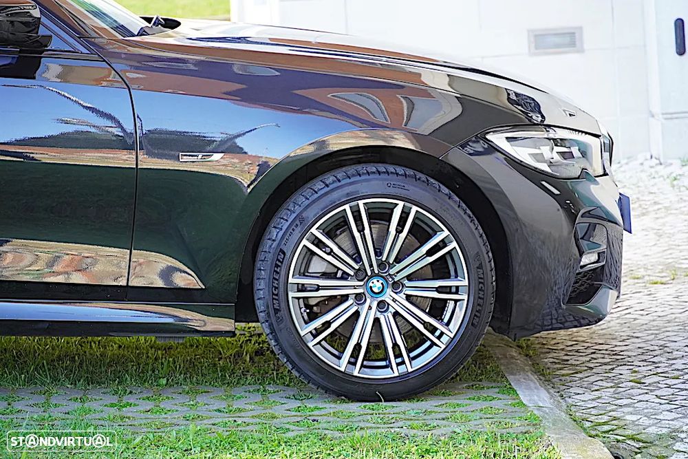 BMW 320 e Pack Desportivo M Auto - 13