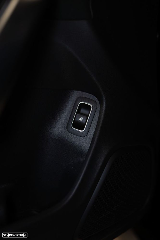 Mercedes-Benz CLA 250 e Shooting Brake AMG Line - 17