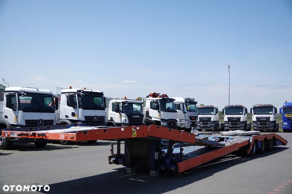 Nooteboom VS-MONT/ VSAT11 / NACZEPA LAWETA / NISKOPODWOZIOWA / 17 M / PODEST HYDRAULICZNY / WCIĄGARKA / SAF - 1