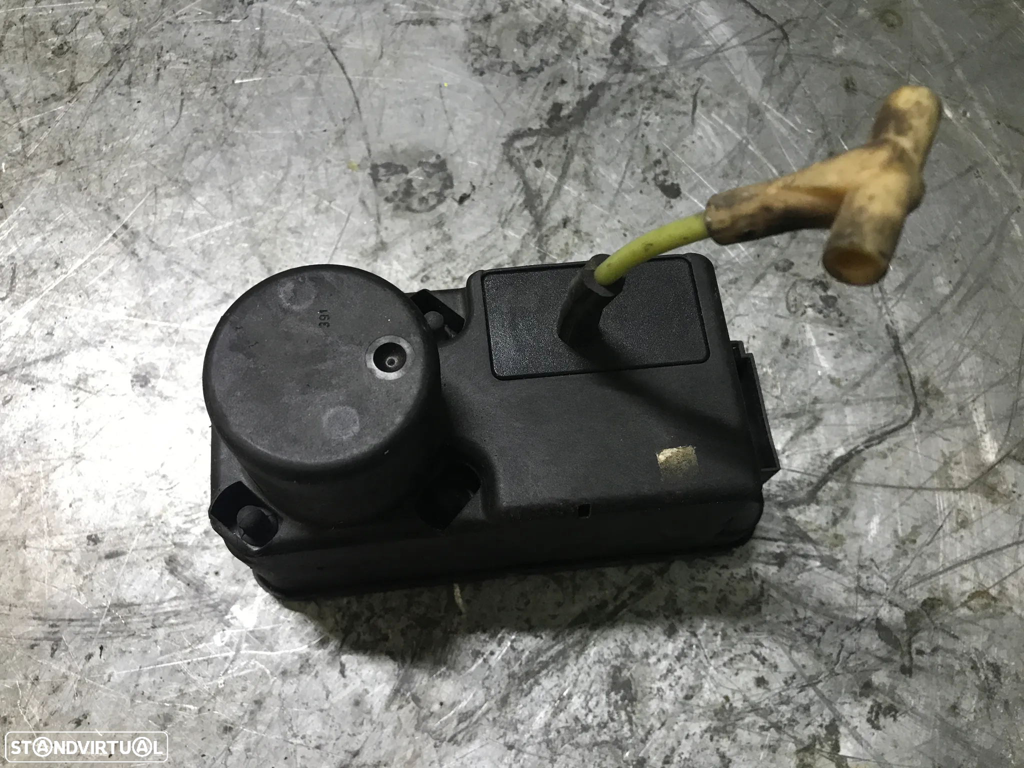 MOTOR / BOMBA VACUO FECHO CENTRAL VOLKSWAGEN PASSAT B3 B4 88-96 357962257 - 2
