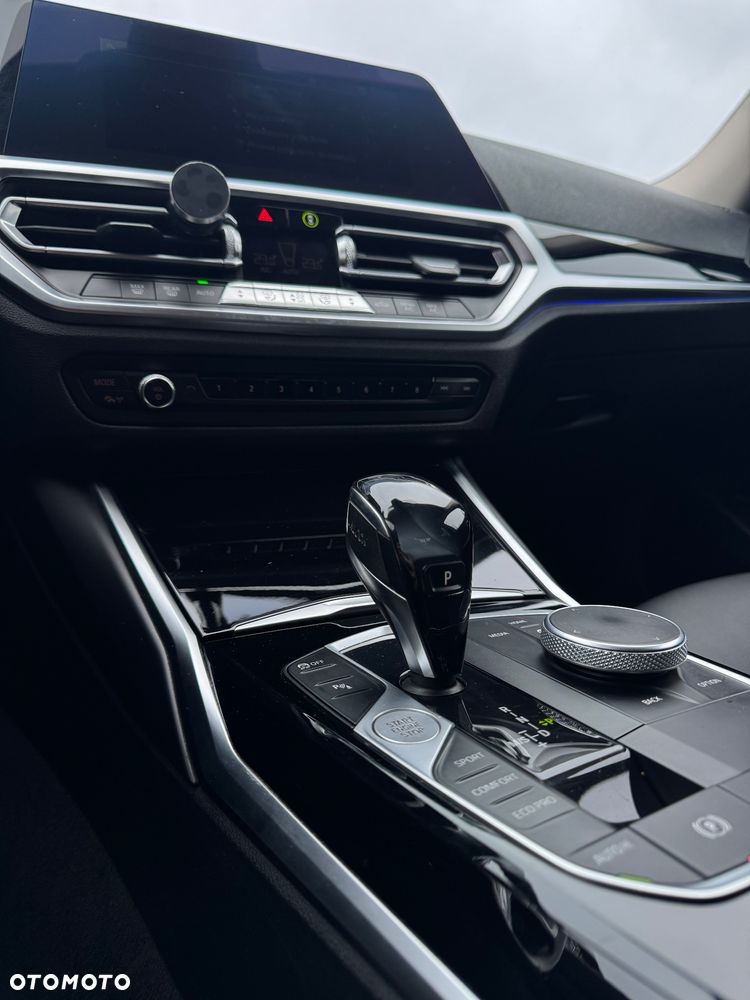 BMW Seria 3 318d Sport Line - 21