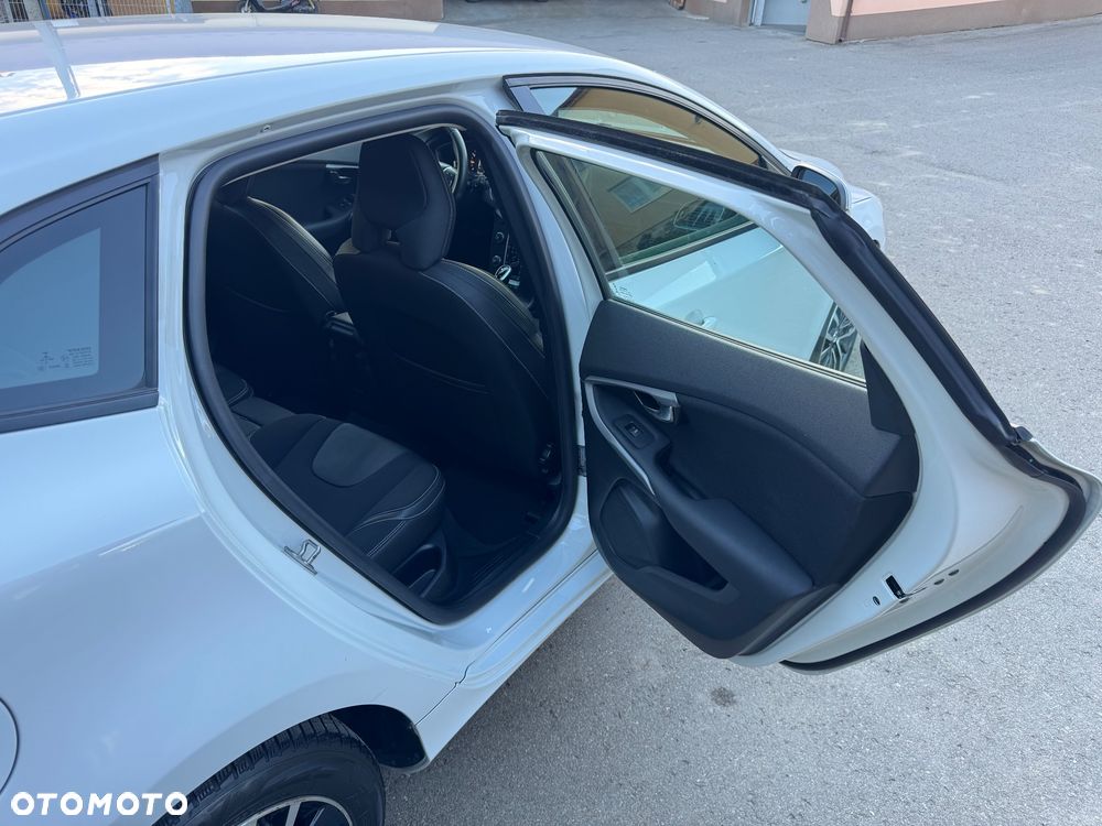 Volvo V40 T2 Geartronic Momentum - 25