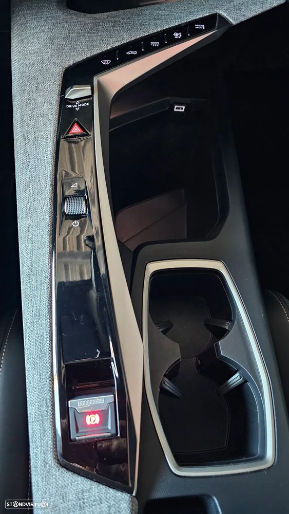 Peugeot 5008 1.2 Hybrid Allure e-DCS6 - 27