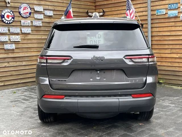 Jeep Grand Cherokee - 12