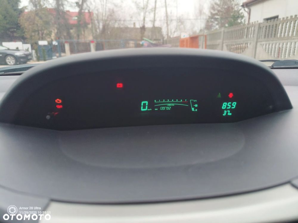 Toyota Yaris 1.0 Entry EU5 - 6