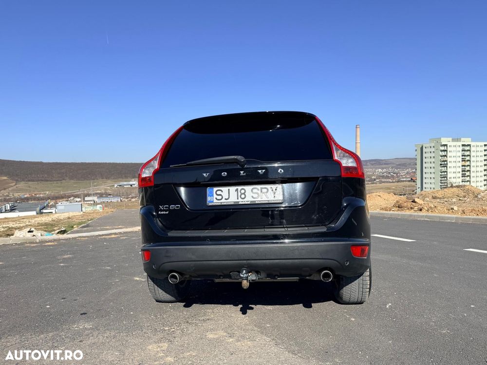 Volvo XC 60 D3 AWD Aut. Momentum - 4
