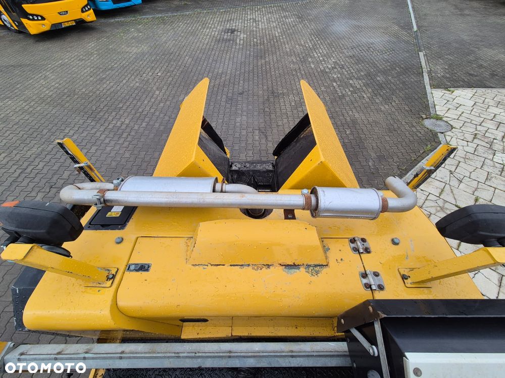 Caterpillar AP 300 / ROZŚCIEŁACZ DO ASFALTU / SERWISOWANY / 1WŁ / WIBRACJE + PODGRZEWANY STÓŁ / MOŻLIWOŚĆ TRANSPORTU - 32
